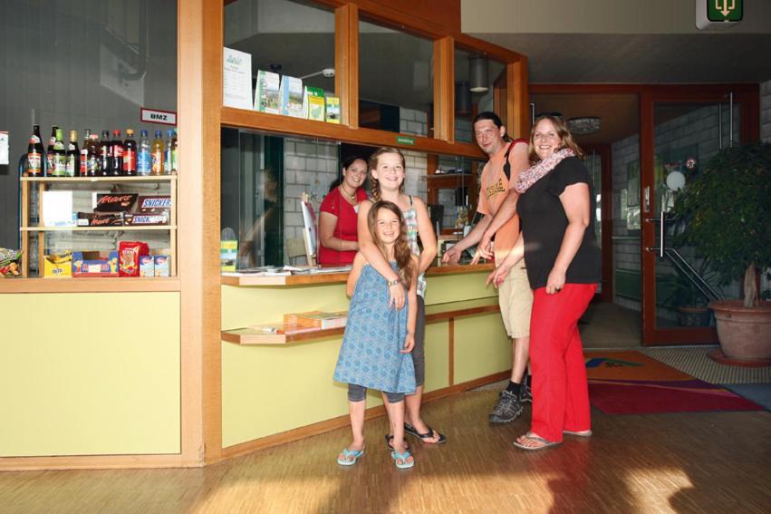 Hellmut-Wassmer-Jugendherberge Loerrach Habitación foto