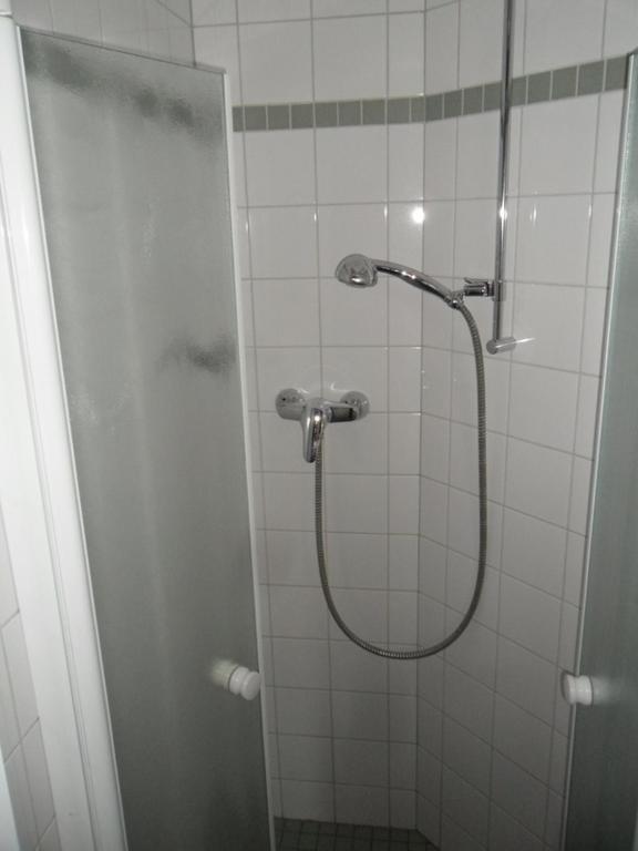 Hellmut-Wassmer-Jugendherberge Loerrach Habitación foto